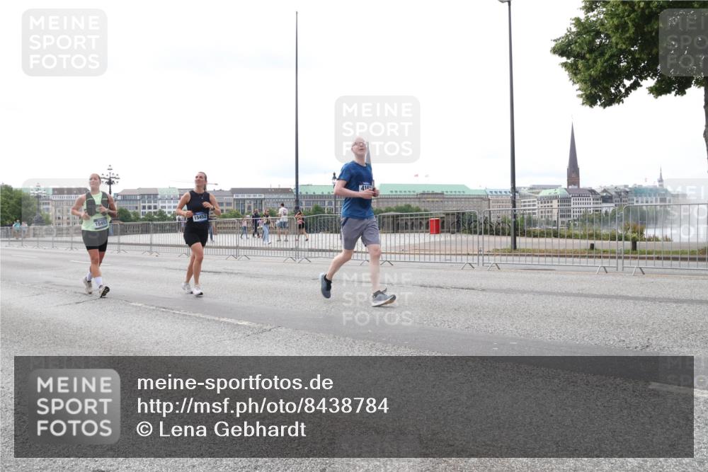 29.06.2025 - hella hamburg halbmarathon Lena Gebhardt http://msf.ph/oto/8438784 29.06.2025 10:29:05 Lombardsbrücke 15453, 15452, 416, 1230, 1518, 1557, 1869, 2688, 3179, 3717, 4161, 4362, 4373, 4700, 4834, 4982, 5167, 5249, 5250, 6102, 6345, 7169, 7449, 8048, 8560, 8812, 9642, 9716, 10068, 10198, 10641, 10808, 11792, 11803, 11989, 12099, 12404, 12442, 12958, 13090, 14205, 15143, 15256, 15452, 15453, 15952, 15955, 16643, 16673, 16676, 18414 meine-sportfotos.de