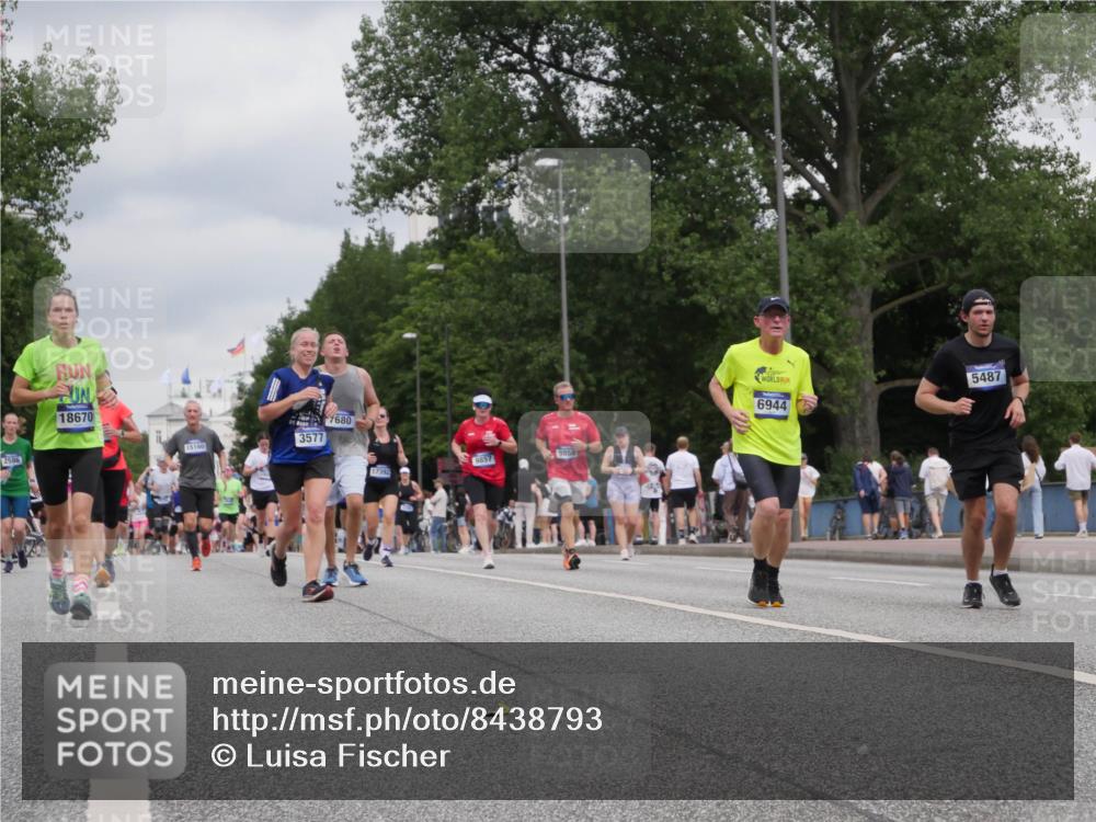 29.06.2025 - hella hamburg halbmarathon Luisa Fischer http://msf.ph/oto/8438793 29.06.2025 10:58:52 Kennedybrücke 2586, 18670, 7680, 3577, 15160, 17392, 9857, 5487, 6944, 2084, 3257, 3577, 5487, 6944, 7680, 7766, 8110, 8519, 9857, 9858, 10471 meine-sportfotos.de
