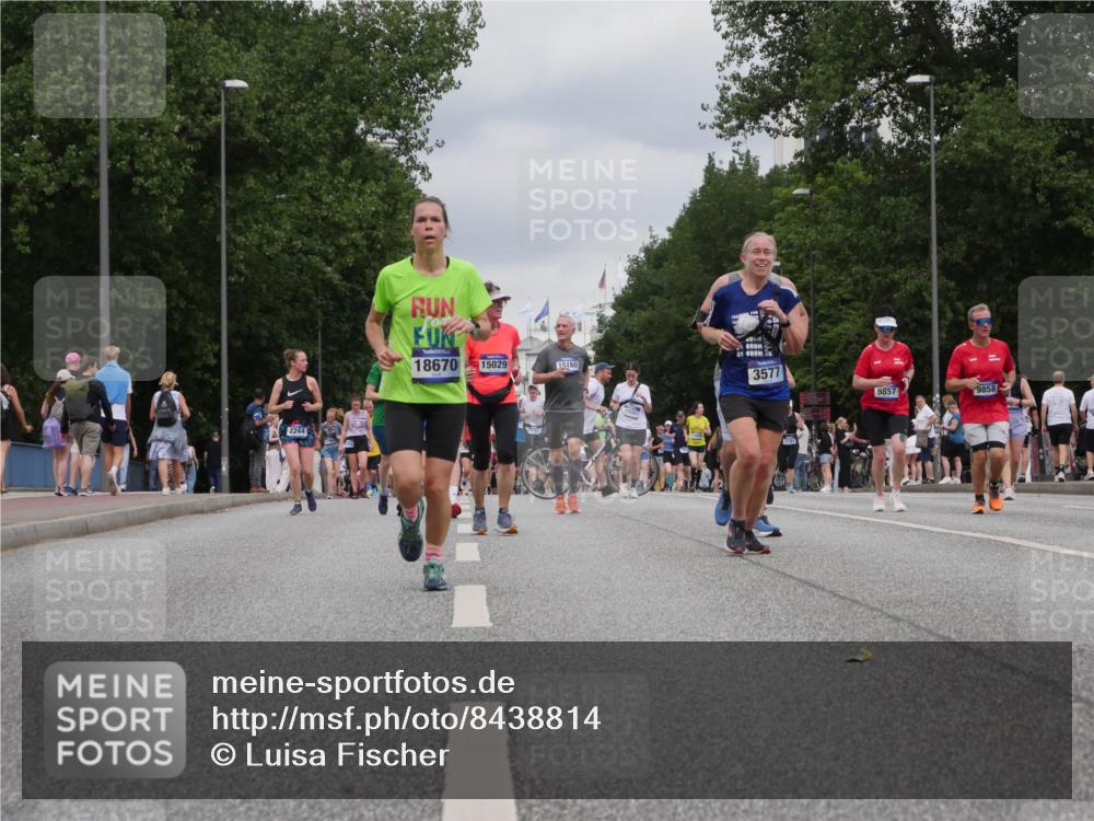 29.06.2025 - hella hamburg halbmarathon Luisa Fischer http://msf.ph/oto/8438814 29.06.2025 10:58:53 Kennedybrücke 2244, 18670, 15029, 21, 098, 15160, 3577, 3101, 9857, 9858, 2084, 3257, 3577, 5487, 6944, 7680, 7766, 8110, 8519, 9857, 9858, 10471 meine-sportfotos.de