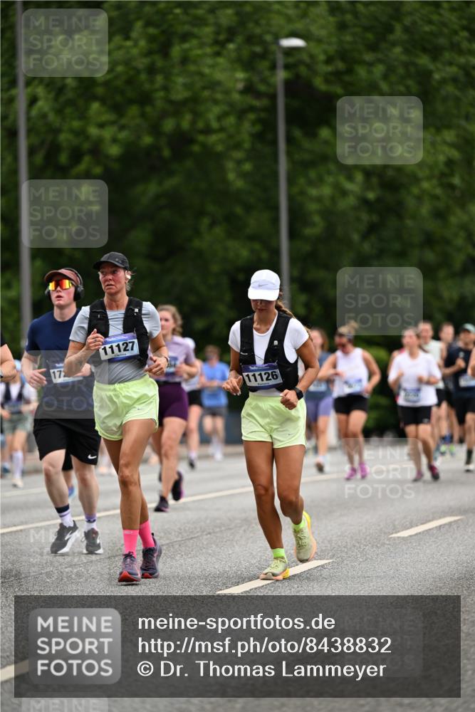 29.06.2025 - hella hamburg halbmarathon Dr. Thomas Lammeyer http://msf.ph/oto/8438832 29.06.2025 10:56:23 Kennedybrücke 1418, 1997, 3934, 4087, 4273, 4878, 5291, 5394, 5534, 6406, 6456, 6885, 6954, 6961, 7691, 7770, 7771, 7841, 8040, 8672, 9068, 9070, 9220, 9460, 9462, 9582, 9583, 9590, 9594, 9673, 9730, 10342, 10496, 10830, 10928, 11126, 11127, 11375 meine-sportfotos.de