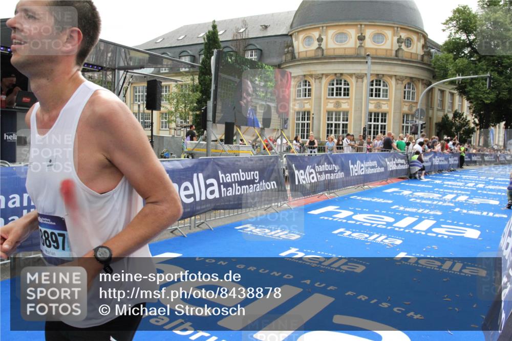29.06.2025 - hella hamburg halbmarathon Michael Strokosch http://msf.ph/oto/8438878 29.06.2025 10:22:49 Ziel 18897 meine-sportfotos.de