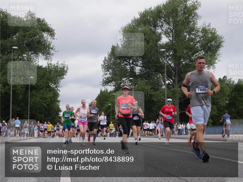 29.06.2025 - hella hamburg halbmarathon Luisa Fischer http://msf.ph/oto/8438899 29.06.2025 10:58:57 Kennedybrücke 2586, 18972, 15160, 15029, 17392, 9857, 7680, 2244, 2586, 3257, 3577, 5487, 6944, 7680, 9857, 9858 meine-sportfotos.de