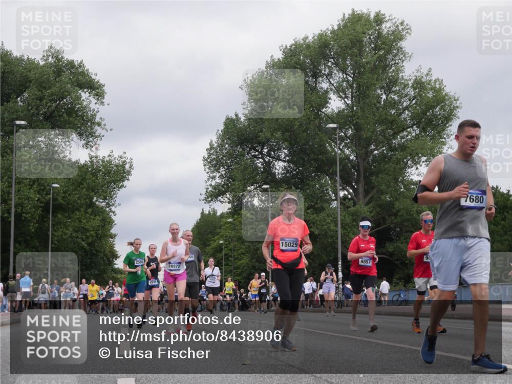 29.06.2025 - hella hamburg halbmarathon Luisa Fischer http://msf.ph/oto/8438906 29.06.2025 10:58:57 Kennedybrücke 2586, 18972, 60, 15029, 2244, 98, 9857, 7680, 2244, 2586, 3257, 3577, 5487, 6944, 7680, 9857, 9858 meine-sportfotos.de
