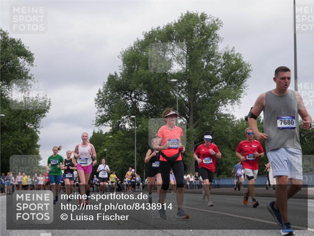 29.06.2025 - hella hamburg halbmarathon Luisa Fischer http://msf.ph/oto/8438914 29.06.2025 10:58:58 Kennedybrücke 2586, 2244, 18972, 1739, 5029, 9857, 9858, 7680, 2244, 2586, 3101, 3257, 3577, 5487, 6944, 7680, 9857, 9858 meine-sportfotos.de
