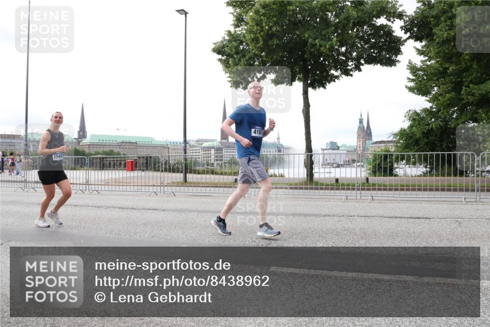 29.06.2025 - hella hamburg halbmarathon Lena Gebhardt http://msf.ph/oto/8438962 29.06.2025 10:29:06 Lombardsbrücke 15452, 4161, 1230, 1518, 1557, 1869, 2688, 3179, 3717, 4161, 4362, 4373, 4700, 4834, 4982, 5167, 5249, 5250, 6102, 6345, 7169, 7449, 8048, 8812, 9642, 9714, 10068, 10198, 10641, 10808, 11792, 11803, 11989, 12099, 12404, 12442, 12958, 13090, 14205, 14644, 15143, 15256, 15452, 15453, 15952, 15955, 16643, 16673, 16676, 18414 meine-sportfotos.de
