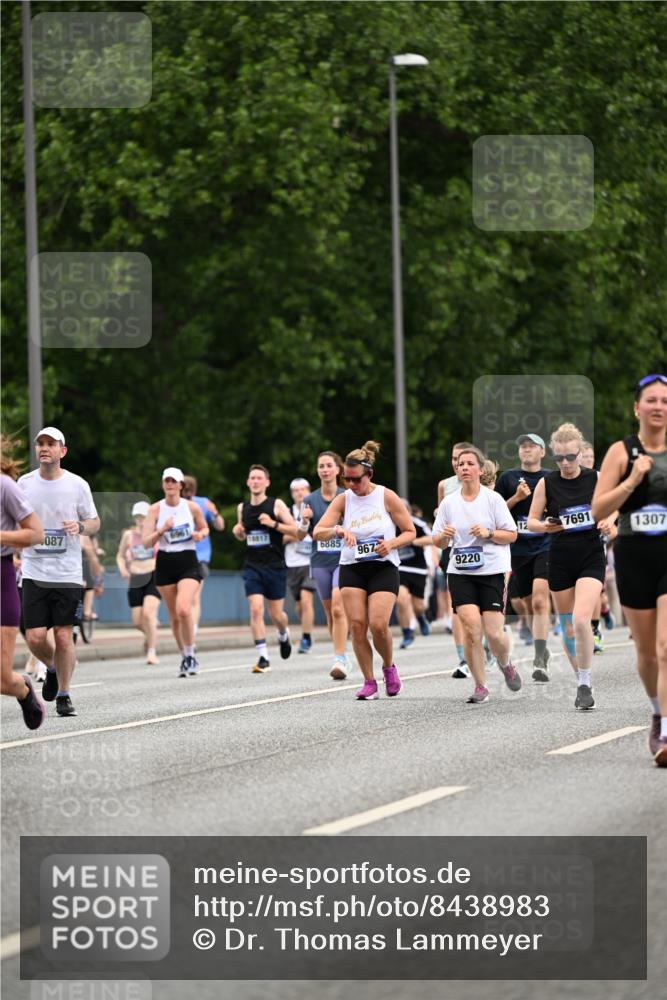 29.06.2025 - hella hamburg halbmarathon Dr. Thomas Lammeyer http://msf.ph/oto/8438983 29.06.2025 10:56:25 Kennedybrücke 1418, 1978, 1997, 3934, 4087, 4273, 4878, 5291, 5394, 5534, 6406, 6456, 6885, 6961, 7691, 7841, 8040, 8672, 9068, 9070, 9220, 9460, 9462, 9582, 9583, 9590, 9594, 9673, 9730, 10342, 10496, 10830, 10928, 11126, 11127, 11375 meine-sportfotos.de