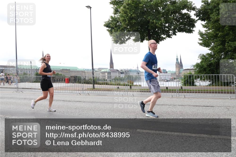 29.06.2025 - hella hamburg halbmarathon Lena Gebhardt http://msf.ph/oto/8438995 29.06.2025 10:29:06 Lombardsbrücke 4161, 1230, 1518, 1557, 1869, 2688, 3179, 3717, 4161, 4362, 4373, 4700, 4834, 4982, 5167, 5249, 5250, 6102, 6345, 7169, 7449, 8048, 8812, 9642, 9714, 10068, 10198, 10641, 10808, 11792, 11803, 11989, 12099, 12404, 12442, 12958, 13090, 14205, 14644, 15143, 15256, 15452, 15453, 15952, 15955, 16643, 16673, 16676, 18414 meine-sportfotos.de