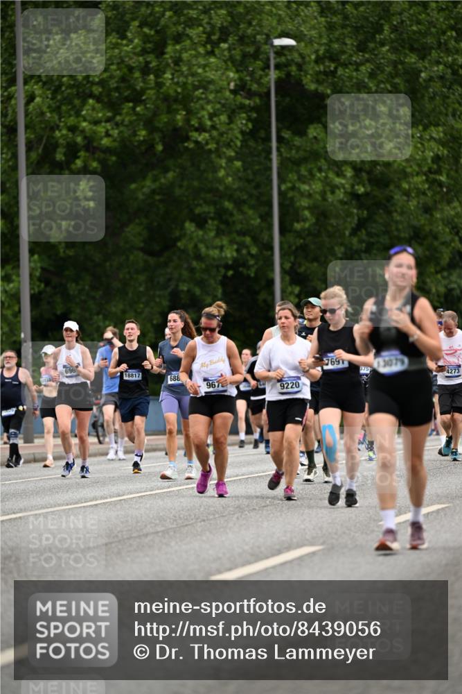 29.06.2025 - hella hamburg halbmarathon Dr. Thomas Lammeyer http://msf.ph/oto/8439056 29.06.2025 10:56:26 Kennedybrücke 1418, 1978, 1997, 3934, 4087, 4273, 4878, 5291, 5394, 5534, 6406, 6456, 6885, 6961, 7691, 7841, 8040, 8196, 8672, 9068, 9070, 9220, 9460, 9462, 9582, 9583, 9590, 9594, 9673, 9730, 10342, 10496, 10830, 10928, 11126, 11127, 11375 meine-sportfotos.de