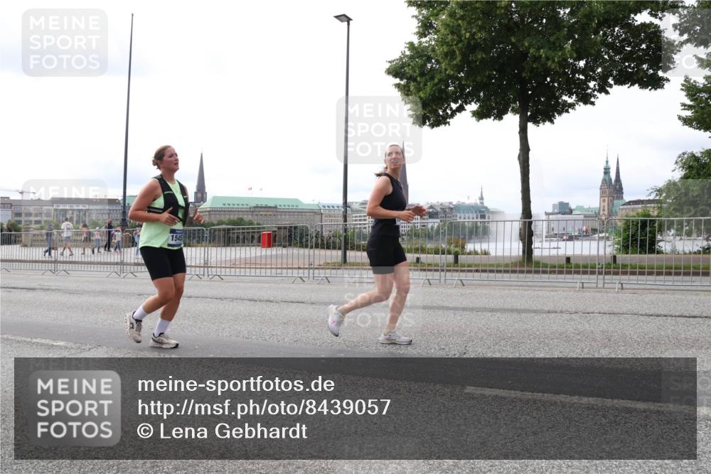 29.06.2025 - hella hamburg halbmarathon Lena Gebhardt http://msf.ph/oto/8439057 29.06.2025 10:29:07 Lombardsbrücke 1545, 1230, 1518, 1557, 1869, 2688, 3179, 3717, 4161, 4362, 4373, 4700, 4834, 4982, 5167, 5249, 5250, 6102, 6345, 7169, 7449, 8048, 8812, 9714, 10068, 10198, 10641, 10808, 11792, 11803, 11989, 12099, 12404, 12442, 12958, 13090, 14205, 14644, 15143, 15256, 15452, 15453, 15952, 15955, 16643, 16673, 16676, 18414 meine-sportfotos.de