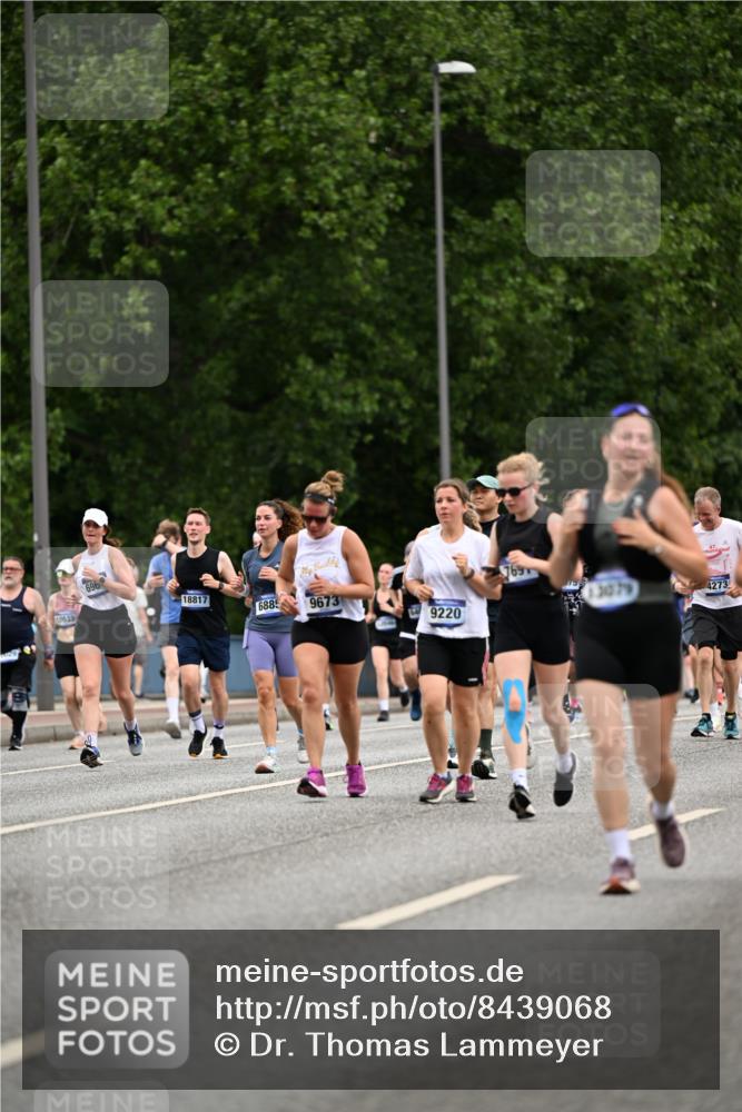 29.06.2025 - hella hamburg halbmarathon Dr. Thomas Lammeyer http://msf.ph/oto/8439068 29.06.2025 10:56:26 Kennedybrücke 1418, 1978, 1997, 3934, 4087, 4273, 4878, 5291, 5394, 5534, 6406, 6456, 6885, 6961, 7691, 7841, 8040, 8196, 8672, 9068, 9070, 9220, 9460, 9462, 9582, 9583, 9590, 9594, 9673, 9730, 10342, 10496, 10830, 10928, 11126, 11127, 11375 meine-sportfotos.de