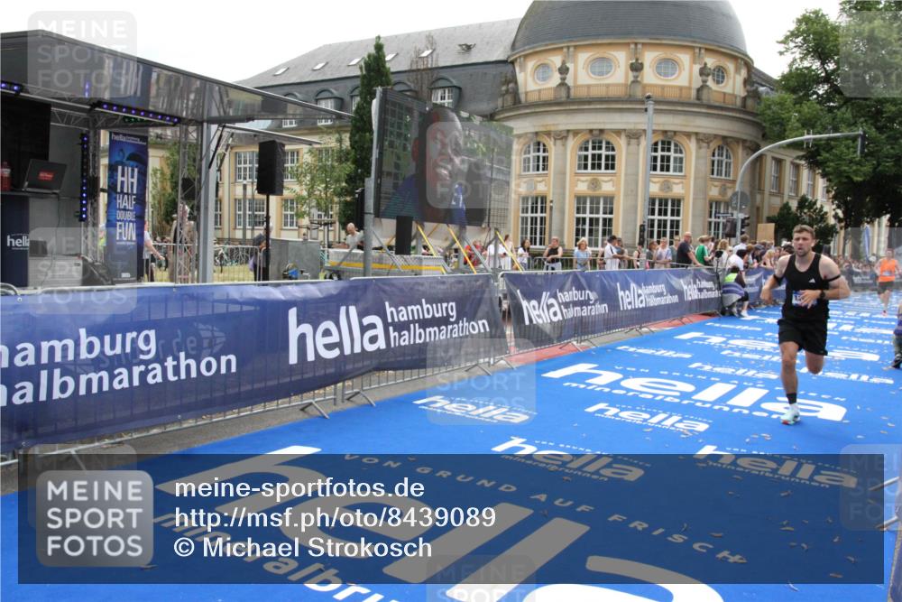 29.06.2025 - hella hamburg halbmarathon Michael Strokosch http://msf.ph/oto/8439089 29.06.2025 10:23:00 Ziel 4128, 11624, 16548, 18328 meine-sportfotos.de