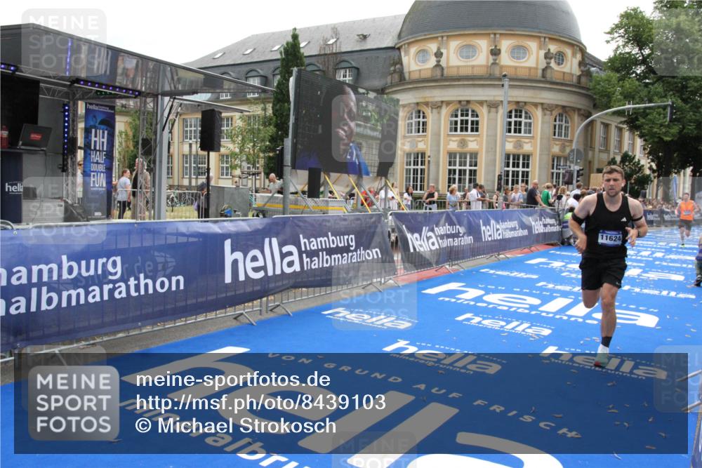 29.06.2025 - hella hamburg halbmarathon Michael Strokosch http://msf.ph/oto/8439103 29.06.2025 10:23:00 Ziel 4128, 11624, 16548, 18328 meine-sportfotos.de