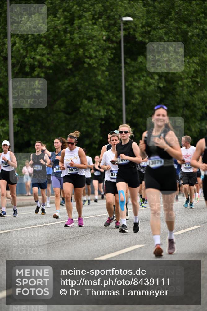 29.06.2025 - hella hamburg halbmarathon Dr. Thomas Lammeyer http://msf.ph/oto/8439111 29.06.2025 10:56:27 Kennedybrücke 1418, 1978, 1997, 3934, 4087, 4273, 4815, 4878, 5291, 5394, 5534, 6406, 6456, 6885, 6961, 7691, 7841, 8040, 8194, 8196, 8672, 9068, 9070, 9220, 9460, 9462, 9582, 9583, 9590, 9594, 9673, 9730, 10342, 10496, 10830, 10928, 11084, 11126, 11127, 11375 meine-sportfotos.de