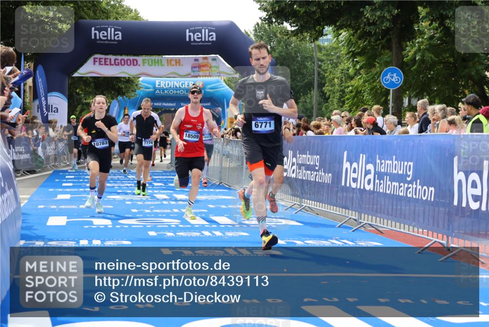 29.06.2025 - hella hamburg halbmarathon Strokosch-Dieckow http://msf.ph/oto/8439113 29.06.2025 10:41:23 Ziel 1570, 2579, 2797, 3204, 4303, 4893, 5987, 6771, 7432, 7774, 7796, 10783, 12588, 13876, 14555, 16816, 17159, 17882, 18412, 18509, 18573, 18764 meine-sportfotos.de
