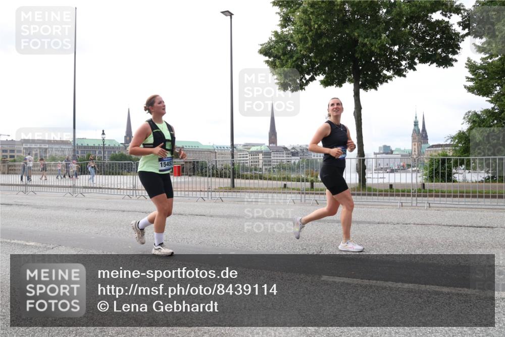 29.06.2025 - hella hamburg halbmarathon Lena Gebhardt http://msf.ph/oto/8439114 29.06.2025 10:29:07 Lombardsbrücke 1545, 1230, 1518, 1557, 1869, 2688, 3179, 3717, 4161, 4362, 4373, 4700, 4834, 4982, 5167, 5249, 5250, 6102, 6345, 7169, 7449, 8048, 8812, 9714, 10068, 10198, 10641, 10808, 11792, 11803, 11989, 12099, 12404, 12442, 12958, 13090, 14205, 14644, 15143, 15256, 15452, 15453, 15952, 15955, 16643, 16673, 16676, 18414 meine-sportfotos.de