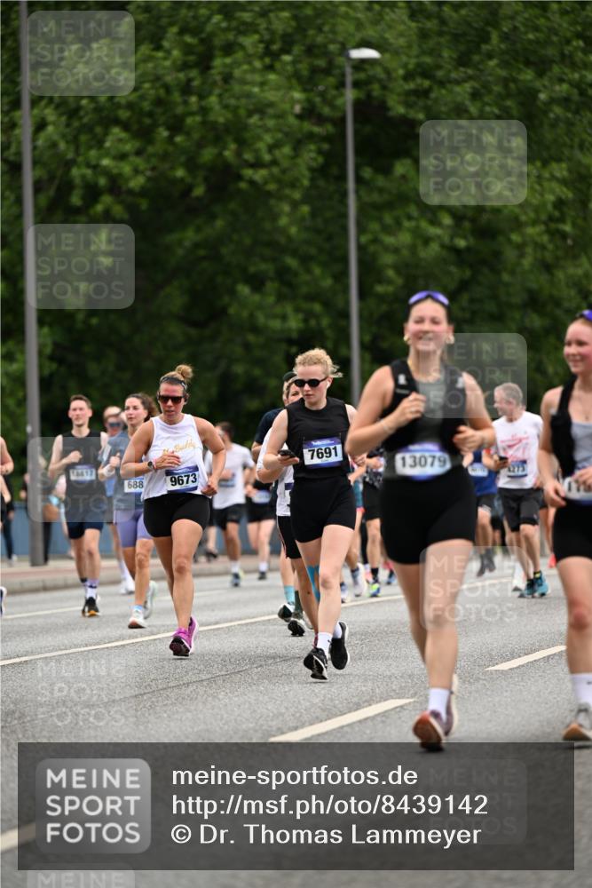29.06.2025 - hella hamburg halbmarathon Dr. Thomas Lammeyer http://msf.ph/oto/8439142 29.06.2025 10:56:27 Kennedybrücke 1418, 1978, 1997, 3934, 4087, 4273, 4815, 4878, 5291, 5394, 5534, 6406, 6456, 6885, 6961, 7691, 7841, 8040, 8194, 8196, 8672, 9068, 9070, 9220, 9460, 9462, 9582, 9583, 9590, 9594, 9673, 9730, 10342, 10496, 10830, 10928, 11084, 11126, 11127, 11375 meine-sportfotos.de