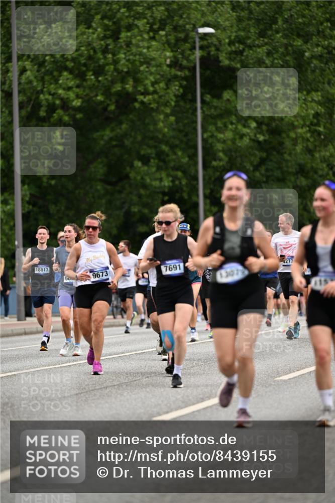 29.06.2025 - hella hamburg halbmarathon Dr. Thomas Lammeyer http://msf.ph/oto/8439155 29.06.2025 10:56:27 Kennedybrücke 1418, 1978, 1997, 3934, 4087, 4273, 4815, 4878, 5291, 5394, 5534, 6406, 6456, 6885, 6961, 7691, 7841, 8040, 8194, 8196, 8672, 9068, 9070, 9220, 9460, 9462, 9582, 9583, 9590, 9594, 9673, 9730, 10342, 10496, 10830, 10928, 11084, 11126, 11127, 11375 meine-sportfotos.de