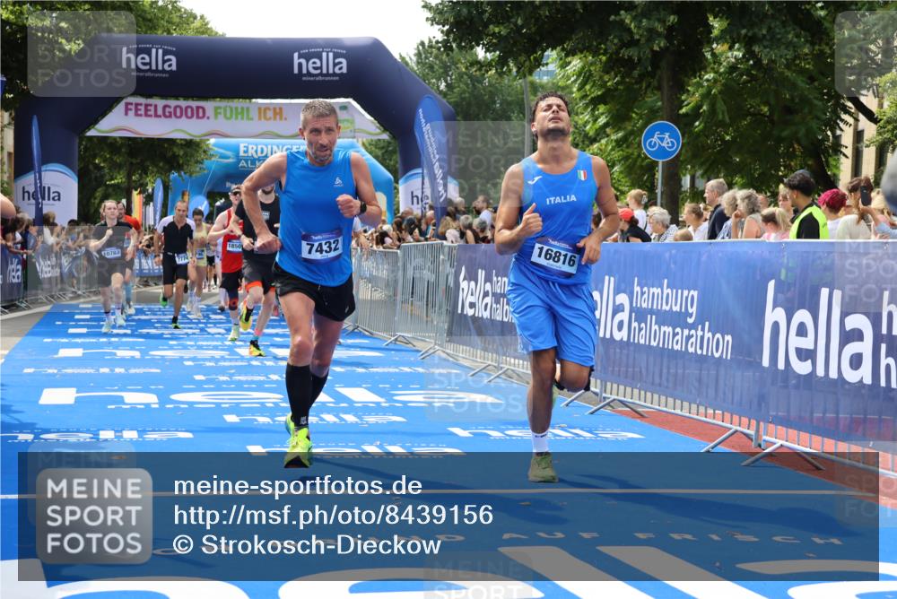 29.06.2025 - hella hamburg halbmarathon Strokosch-Dieckow http://msf.ph/oto/8439156 29.06.2025 10:41:21 Ziel 1570, 2797, 3204, 4303, 4893, 5387, 6771, 6901, 7432, 7774, 7796, 9711, 10783, 12434, 13876, 14555, 16816, 17882, 18412, 18509, 18573, 18764 meine-sportfotos.de