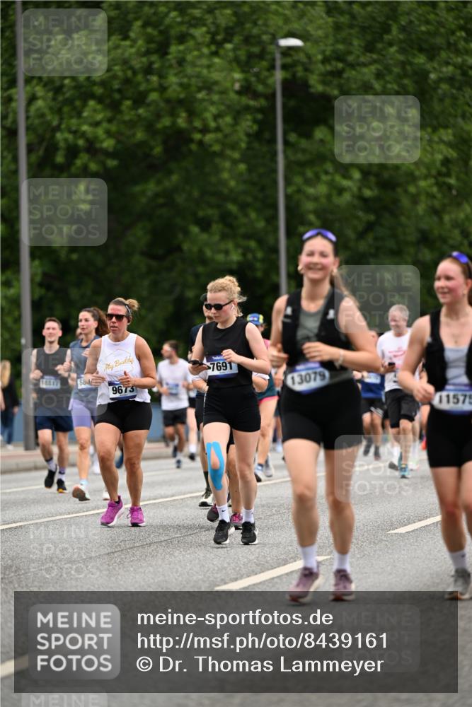 29.06.2025 - hella hamburg halbmarathon Dr. Thomas Lammeyer http://msf.ph/oto/8439161 29.06.2025 10:56:27 Kennedybrücke 1418, 1978, 1997, 3934, 4087, 4273, 4815, 4878, 5291, 5394, 5534, 6406, 6456, 6885, 6961, 7691, 7841, 8040, 8194, 8196, 8672, 9068, 9070, 9220, 9460, 9462, 9582, 9583, 9590, 9594, 9673, 9730, 10342, 10496, 10830, 10928, 11084, 11126, 11127, 11375 meine-sportfotos.de