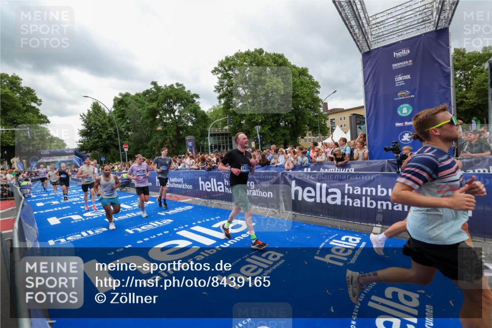 29.06.2025 - hella hamburg halbmarathon Zöllner http://msf.ph/oto/8439165 29.06.2025 10:55:37 Ziel 2982, 3037, 5319, 6591, 8573, 11554, 11568, 12196, 12515, 12544, 12584, 13267, 14036, 14592, 16110, 16334, 16609, 17615 meine-sportfotos.de