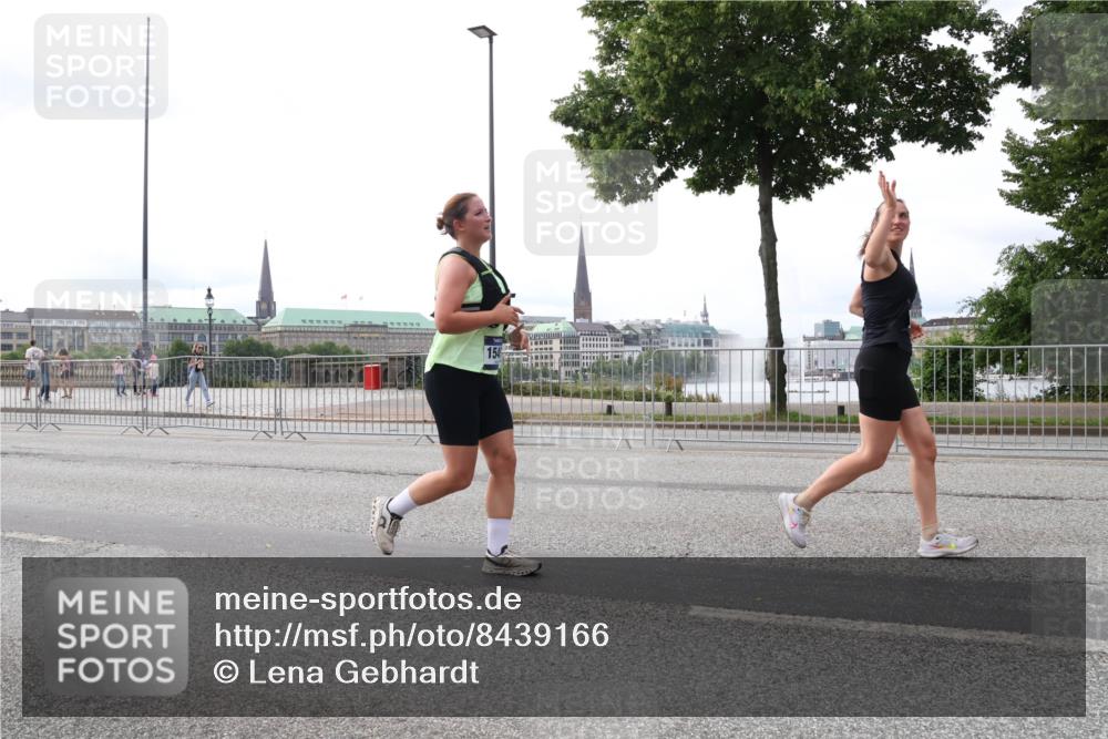 29.06.2025 - hella hamburg halbmarathon Lena Gebhardt http://msf.ph/oto/8439166 29.06.2025 10:29:08 Lombardsbrücke 1230, 1518, 1557, 1869, 2688, 3179, 3717, 4161, 4362, 4373, 4700, 4834, 4982, 5167, 5249, 5250, 6102, 6345, 6725, 7169, 7449, 8048, 8812, 9714, 10068, 10198, 10641, 10808, 11792, 11803, 11989, 12099, 12404, 12442, 12958, 13090, 14205, 14644, 15143, 15256, 15452, 15453, 15952, 15955, 16643, 16673, 16676, 18414 meine-sportfotos.de