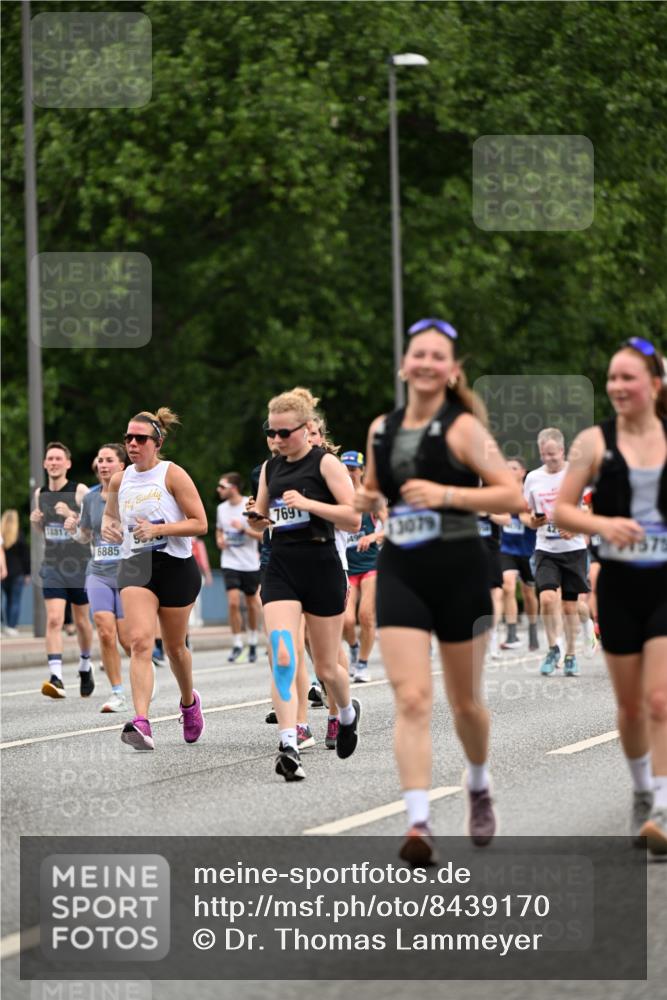 29.06.2025 - hella hamburg halbmarathon Dr. Thomas Lammeyer http://msf.ph/oto/8439170 29.06.2025 10:56:28 Kennedybrücke 1978, 1997, 3934, 4087, 4273, 4815, 5291, 5394, 5534, 6406, 6456, 6885, 6961, 7691, 7841, 8194, 8196, 8672, 9068, 9070, 9220, 9460, 9462, 9582, 9583, 9590, 9594, 9673, 9730, 10296, 10342, 10496, 10830, 10928, 11084, 11126, 11127, 11375 meine-sportfotos.de