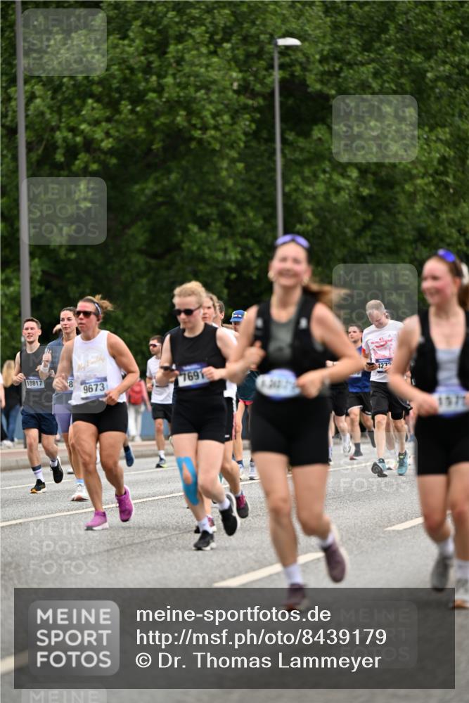 29.06.2025 - hella hamburg halbmarathon Dr. Thomas Lammeyer http://msf.ph/oto/8439179 29.06.2025 10:56:28 Kennedybrücke 1978, 1997, 3934, 4087, 4273, 4815, 5291, 5394, 5534, 6406, 6456, 6885, 6961, 7691, 7841, 8194, 8196, 8672, 9068, 9070, 9220, 9460, 9462, 9582, 9583, 9590, 9594, 9673, 9730, 10296, 10342, 10496, 10830, 10928, 11084, 11126, 11127, 11375 meine-sportfotos.de