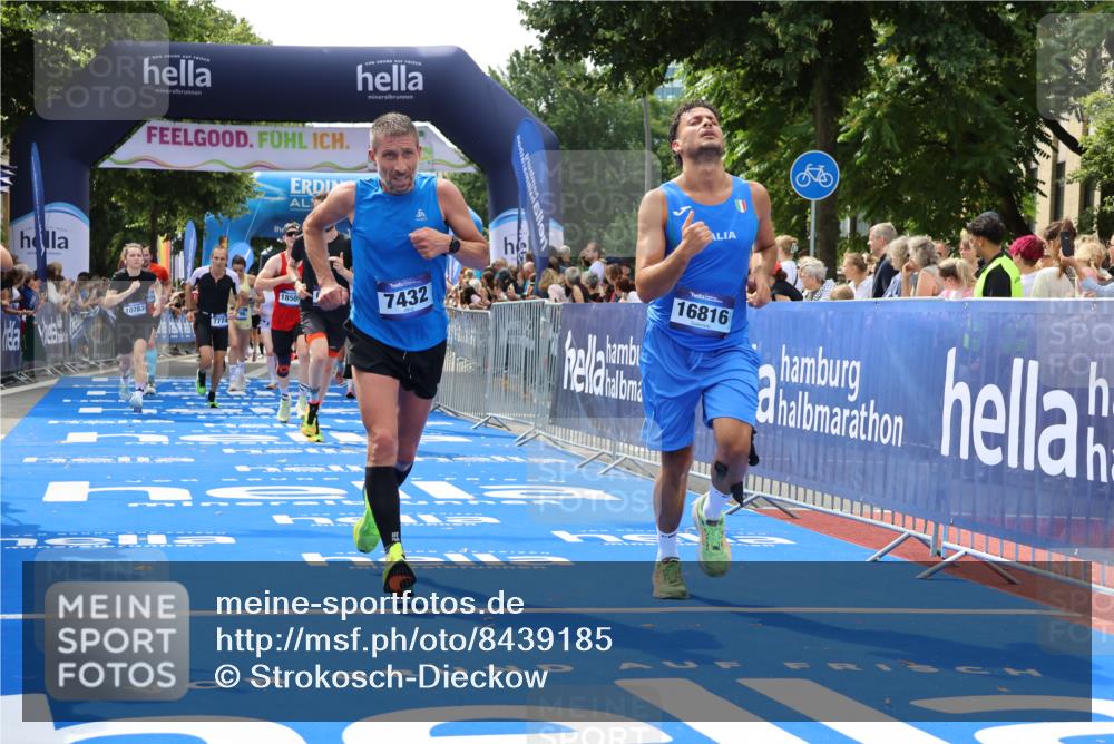 29.06.2025 - hella hamburg halbmarathon Strokosch-Dieckow http://msf.ph/oto/8439185 29.06.2025 10:41:22 Ziel 1570, 2797, 3204, 4303, 4893, 5987, 6771, 7432, 7774, 7796, 10783, 13876, 14555, 16816, 17159, 17882, 18412, 18509, 18573, 18764 meine-sportfotos.de