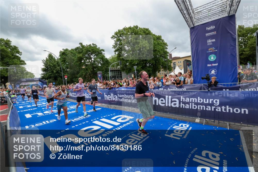 29.06.2025 - hella hamburg halbmarathon Zöllner http://msf.ph/oto/8439186 29.06.2025 10:55:37 Ziel 2982, 3037, 5319, 6591, 8573, 11554, 11568, 12196, 12515, 12544, 12584, 13267, 14036, 14592, 16110, 16334, 16609, 17615 meine-sportfotos.de