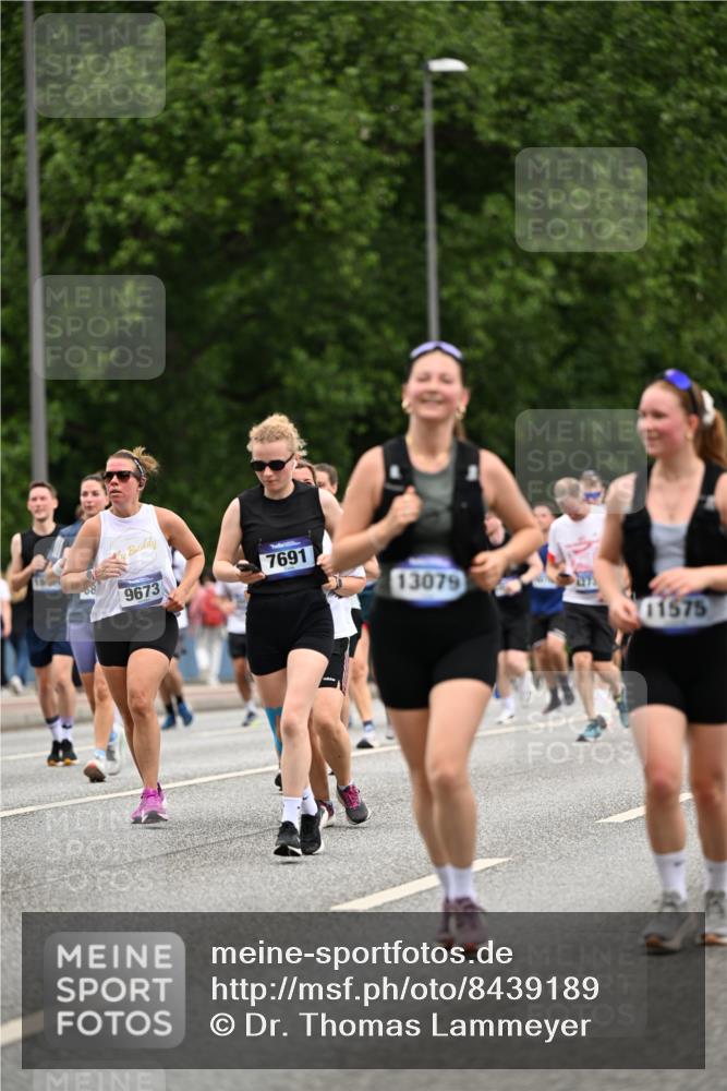 29.06.2025 - hella hamburg halbmarathon Dr. Thomas Lammeyer http://msf.ph/oto/8439189 29.06.2025 10:56:28 Kennedybrücke 1978, 1997, 3934, 4087, 4273, 4815, 5291, 5394, 5534, 6406, 6456, 6885, 6961, 7691, 7841, 8194, 8196, 8672, 9068, 9070, 9220, 9460, 9462, 9582, 9583, 9590, 9594, 9673, 9730, 10296, 10342, 10496, 10830, 10928, 11084, 11126, 11127, 11375 meine-sportfotos.de