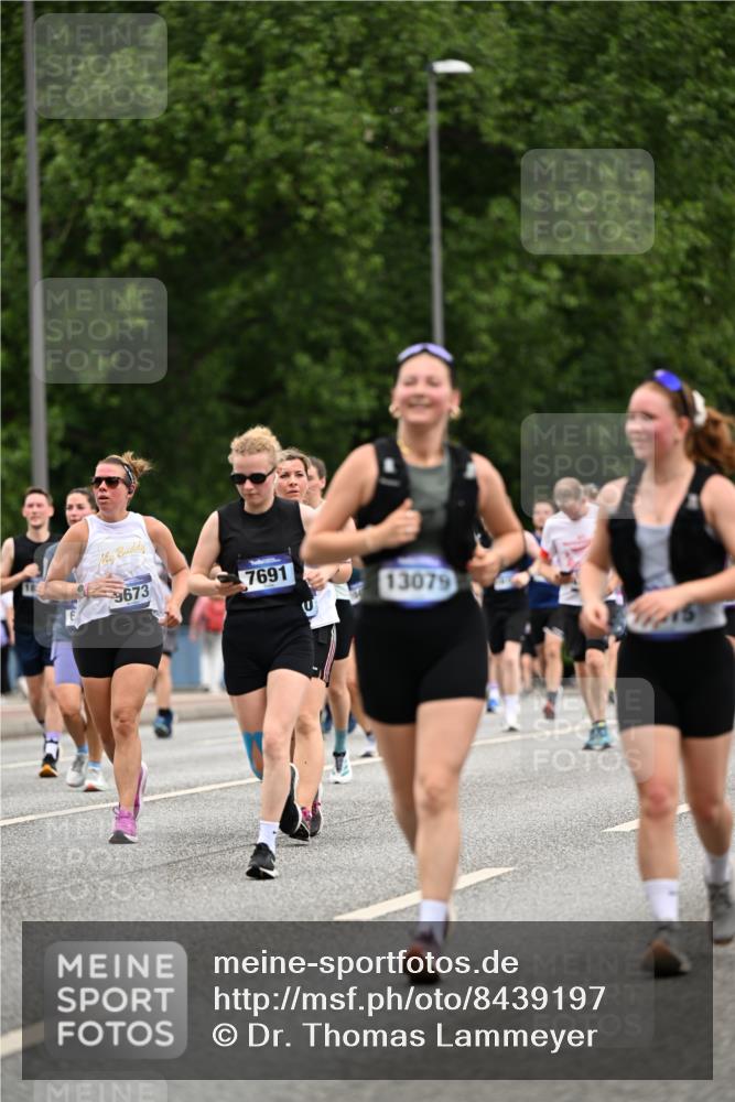 29.06.2025 - hella hamburg halbmarathon Dr. Thomas Lammeyer http://msf.ph/oto/8439197 29.06.2025 10:56:28 Kennedybrücke 1978, 1997, 3934, 4087, 4273, 4815, 5291, 5394, 5534, 6406, 6456, 6885, 6961, 7691, 7841, 8194, 8196, 8672, 9068, 9070, 9220, 9460, 9462, 9582, 9583, 9590, 9594, 9673, 9730, 10296, 10342, 10496, 10830, 10928, 11084, 11126, 11127, 11375 meine-sportfotos.de