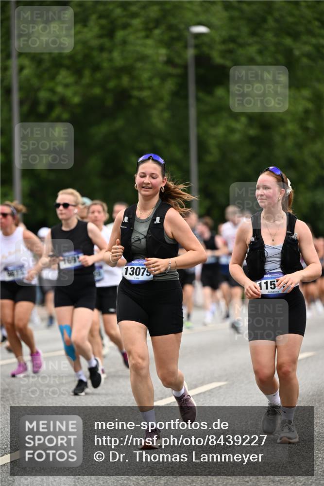 29.06.2025 - hella hamburg halbmarathon Dr. Thomas Lammeyer http://msf.ph/oto/8439227 29.06.2025 10:56:28 Kennedybrücke 1978, 1997, 3934, 4087, 4273, 4815, 5291, 5394, 5534, 6406, 6456, 6885, 6961, 7691, 7841, 8194, 8196, 8672, 9068, 9070, 9220, 9460, 9462, 9582, 9583, 9590, 9594, 9673, 9730, 10296, 10342, 10496, 10830, 10928, 11084, 11126, 11127, 11375 meine-sportfotos.de