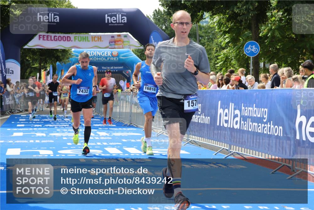 29.06.2025 - hella hamburg halbmarathon Strokosch-Dieckow http://msf.ph/oto/8439242 29.06.2025 10:41:21 Ziel 1570, 2797, 3204, 4303, 4893, 5387, 6771, 6901, 7432, 7774, 7796, 9711, 10783, 12434, 13876, 14555, 16816, 17882, 18412, 18509, 18573, 18764 meine-sportfotos.de