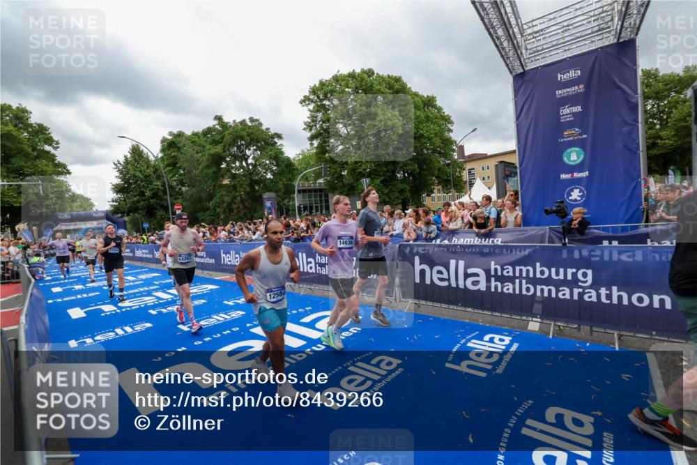 29.06.2025 - hella hamburg halbmarathon Zöllner http://msf.ph/oto/8439266 29.06.2025 10:55:38 Ziel 1120, 2955, 2982, 3037, 8573, 11039, 11554, 11568, 12196, 12515, 12544, 12584, 13267, 14036, 14592, 15896, 16110, 16334, 17615, 18064 meine-sportfotos.de
