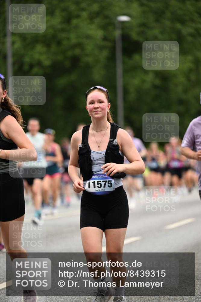 29.06.2025 - hella hamburg halbmarathon Dr. Thomas Lammeyer http://msf.ph/oto/8439315 29.06.2025 10:56:30 Kennedybrücke 1978, 1997, 3140, 3934, 4087, 4273, 4815, 5291, 5534, 6406, 6456, 6885, 6961, 6985, 7691, 7841, 8194, 8196, 8672, 9068, 9070, 9220, 9460, 9582, 9583, 9590, 9594, 9673, 9730, 10296, 10342, 10496, 10928, 11084, 11126, 11127, 11375 meine-sportfotos.de