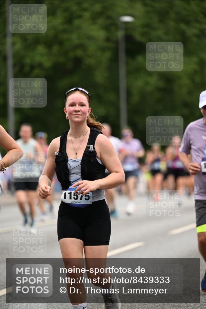 29.06.2025 - hella hamburg halbmarathon Dr. Thomas Lammeyer http://msf.ph/oto/8439333 29.06.2025 10:56:30 Kennedybrücke 1978, 1997, 3140, 3934, 4087, 4273, 4815, 5291, 5534, 6406, 6456, 6885, 6961, 6985, 7691, 7841, 8194, 8196, 8672, 9068, 9070, 9220, 9460, 9582, 9583, 9590, 9594, 9673, 9730, 10296, 10342, 10496, 10928, 11084, 11126, 11127, 11375 meine-sportfotos.de