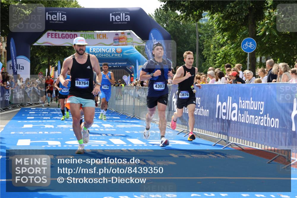 29.06.2025 - hella hamburg halbmarathon Strokosch-Dieckow http://msf.ph/oto/8439350 29.06.2025 10:41:18 Ziel 1570, 3332, 4205, 4303, 5387, 6771, 6901, 7432, 7774, 9711, 10375, 10783, 12434, 12895, 13876, 14555, 16816, 17834, 18412, 18509, 18573, 18764 meine-sportfotos.de