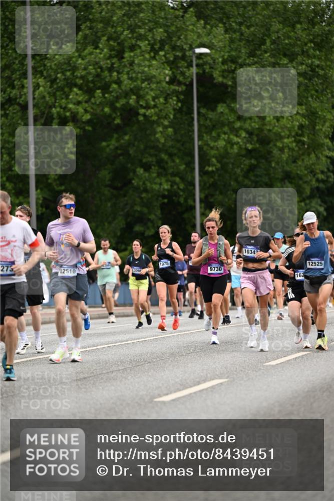29.06.2025 - hella hamburg halbmarathon Dr. Thomas Lammeyer http://msf.ph/oto/8439451 29.06.2025 10:56:33 Kennedybrücke 1978, 1997, 3140, 3934, 4087, 4273, 4815, 5291, 6406, 6456, 6885, 6961, 6985, 7691, 7737, 7841, 8194, 8196, 8672, 9068, 9070, 9220, 9460, 9582, 9583, 9594, 9673, 9730, 10296, 10342, 10496, 10928, 11084, 11126, 11127, 11375 meine-sportfotos.de