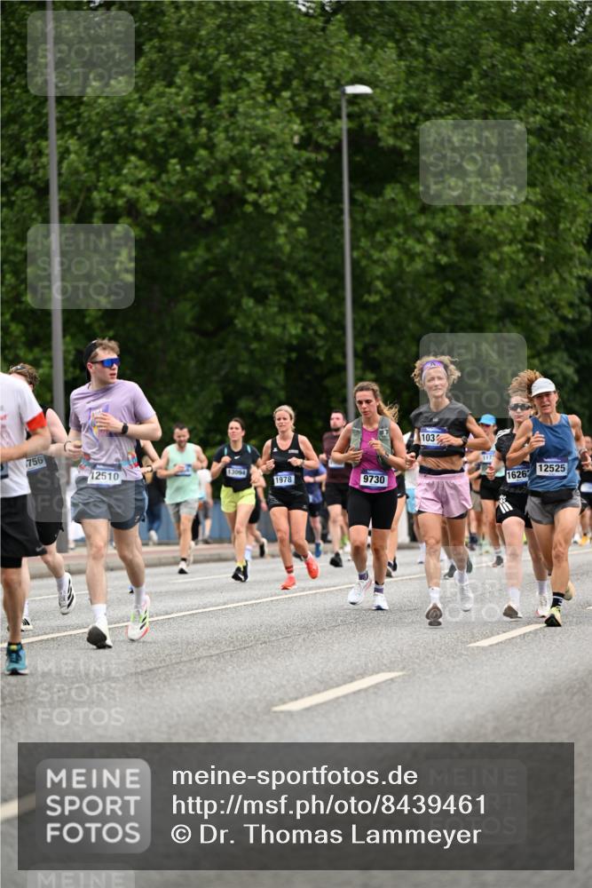 29.06.2025 - hella hamburg halbmarathon Dr. Thomas Lammeyer http://msf.ph/oto/8439461 29.06.2025 10:56:34 Kennedybrücke 1369, 1978, 1997, 3140, 3934, 4087, 4273, 4815, 5291, 6406, 6456, 6885, 6961, 6985, 7691, 7737, 7841, 8194, 8196, 8672, 9068, 9070, 9220, 9460, 9582, 9583, 9594, 9673, 9730, 10296, 10342, 10496, 10928, 11084, 11126, 11127, 11297, 11375 meine-sportfotos.de