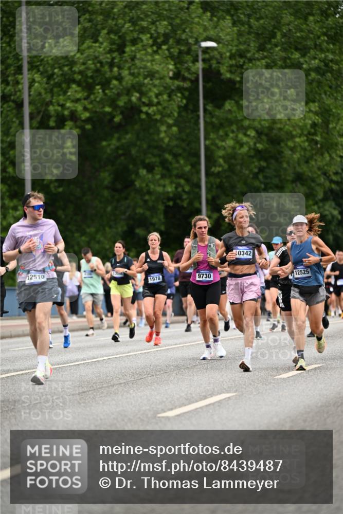 29.06.2025 - hella hamburg halbmarathon Dr. Thomas Lammeyer http://msf.ph/oto/8439487 29.06.2025 10:56:34 Kennedybrücke 1369, 1978, 1997, 3140, 3934, 4087, 4273, 4815, 5291, 6406, 6456, 6885, 6961, 6985, 7691, 7737, 7841, 8194, 8196, 8672, 9068, 9070, 9220, 9460, 9582, 9583, 9594, 9673, 9730, 10296, 10342, 10496, 10928, 11084, 11126, 11127, 11297, 11375 meine-sportfotos.de