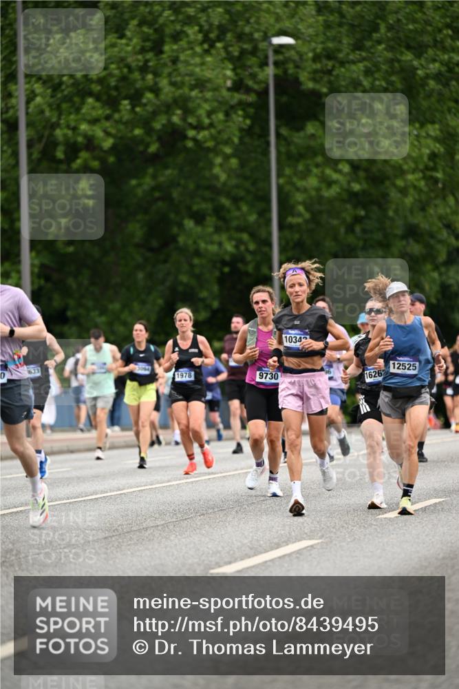 29.06.2025 - hella hamburg halbmarathon Dr. Thomas Lammeyer http://msf.ph/oto/8439495 29.06.2025 10:56:34 Kennedybrücke 1369, 1978, 1997, 3140, 3934, 4087, 4273, 4815, 5291, 6406, 6456, 6885, 6961, 6985, 7691, 7737, 7841, 8194, 8196, 8672, 9068, 9070, 9220, 9460, 9582, 9583, 9594, 9673, 9730, 10296, 10342, 10496, 10928, 11084, 11126, 11127, 11297, 11375 meine-sportfotos.de