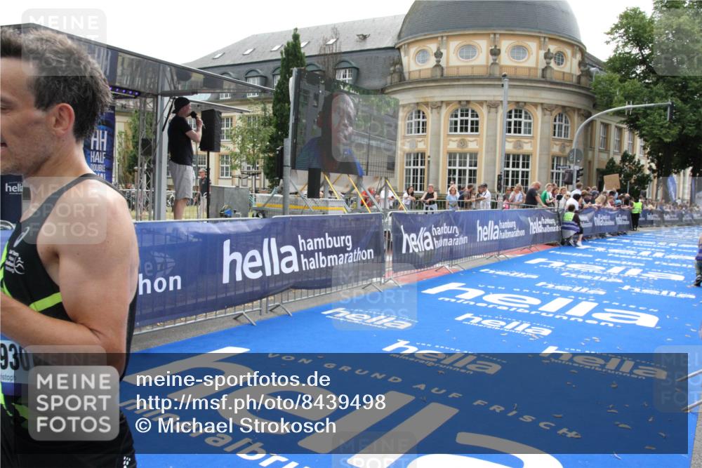29.06.2025 - hella hamburg halbmarathon Michael Strokosch http://msf.ph/oto/8439498 29.06.2025 10:23:15 Ziel 18930 meine-sportfotos.de