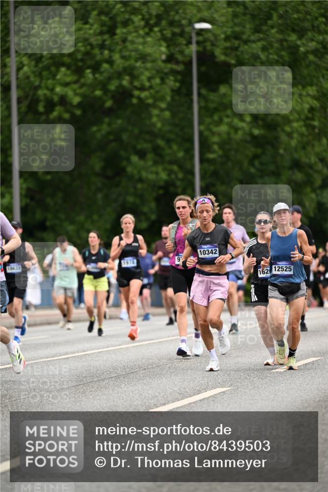 29.06.2025 - hella hamburg halbmarathon Dr. Thomas Lammeyer http://msf.ph/oto/8439503 29.06.2025 10:56:34 Kennedybrücke 1369, 1978, 1997, 3140, 3934, 4087, 4273, 4815, 5291, 6406, 6456, 6885, 6961, 6985, 7691, 7737, 7841, 8194, 8196, 8672, 9068, 9070, 9220, 9460, 9582, 9583, 9594, 9673, 9730, 10296, 10342, 10496, 10928, 11084, 11126, 11127, 11297, 11375 meine-sportfotos.de