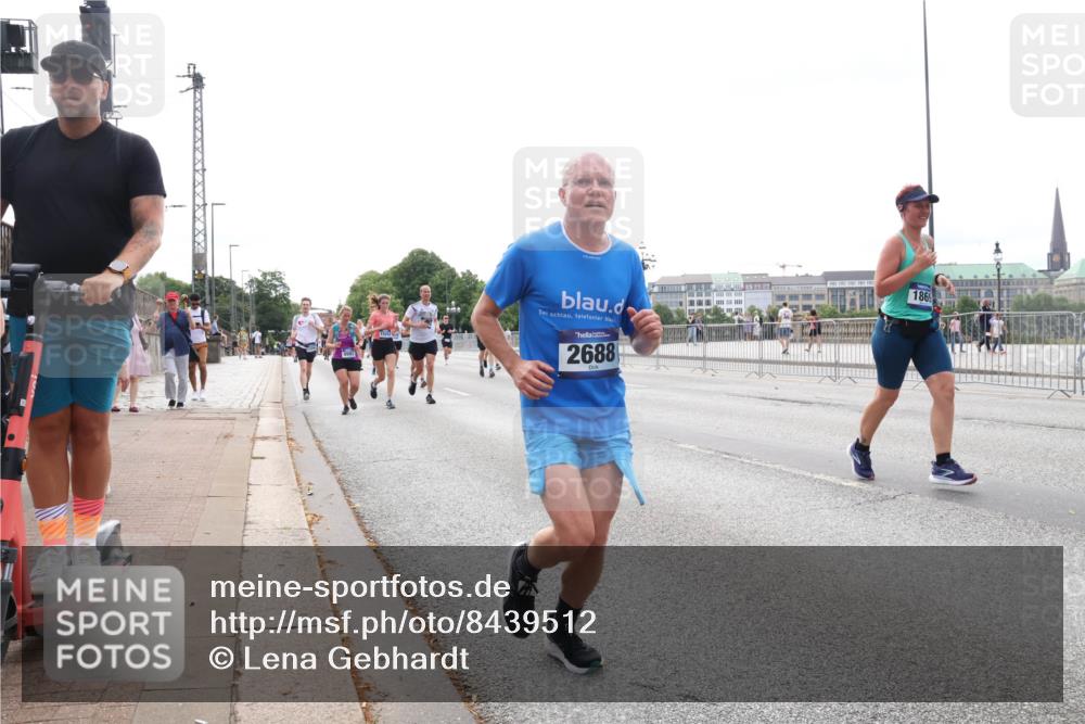 29.06.2025 - hella hamburg halbmarathon Lena Gebhardt http://msf.ph/oto/8439512 29.06.2025 10:29:10 Lombardsbrücke 4982, 2688, 186, 1230, 1518, 1557, 1869, 2688, 3179, 3311, 3717, 4161, 4349, 4362, 4373, 4700, 4834, 4982, 5167, 5249, 5250, 6345, 6725, 7169, 7449, 8048, 8812, 9714, 10068, 10198, 10641, 10808, 11792, 11803, 11989, 12099, 12404, 12442, 12958, 13090, 14205, 14644, 15143, 15256, 15452, 15453, 15952, 15955, 16643, 16673, 16676, 17496, 18298, 18299, 18414 meine-sportfotos.de