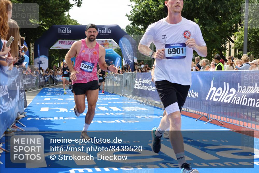 29.06.2025 - hella hamburg halbmarathon Strokosch-Dieckow http://msf.ph/oto/8439520 29.06.2025 10:41:16 Ziel 1570, 3332, 4205, 4303, 5387, 6771, 6901, 7432, 8122, 9711, 10375, 10783, 12434, 12895, 13876, 16816, 17834, 18509, 18764 meine-sportfotos.de