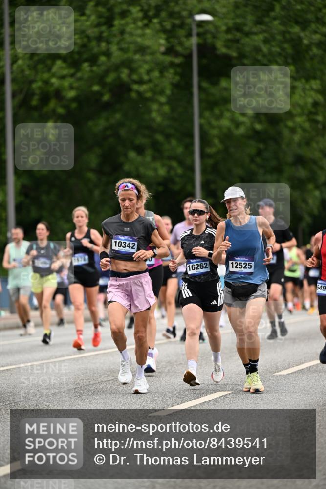 29.06.2025 - hella hamburg halbmarathon Dr. Thomas Lammeyer http://msf.ph/oto/8439541 29.06.2025 10:56:36 Kennedybrücke 1369, 1978, 1997, 3140, 3645, 4087, 4273, 4815, 5262, 5291, 6406, 6671, 6885, 6961, 6985, 7691, 7737, 7841, 8194, 8196, 8672, 9068, 9070, 9220, 9582, 9583, 9594, 9673, 9730, 10296, 10342, 10496, 10928, 11084, 11126, 11127, 11297, 11375 meine-sportfotos.de