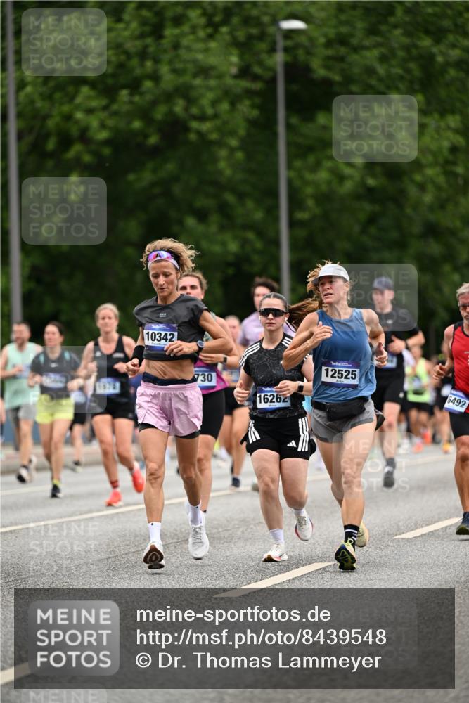 29.06.2025 - hella hamburg halbmarathon Dr. Thomas Lammeyer http://msf.ph/oto/8439548 29.06.2025 10:56:36 Kennedybrücke 1369, 1978, 1997, 3140, 3645, 4087, 4273, 4815, 5262, 5291, 6406, 6671, 6885, 6961, 6985, 7691, 7737, 7841, 8194, 8196, 8672, 9068, 9070, 9220, 9582, 9583, 9594, 9673, 9730, 10296, 10342, 10496, 10928, 11084, 11126, 11127, 11297, 11375 meine-sportfotos.de