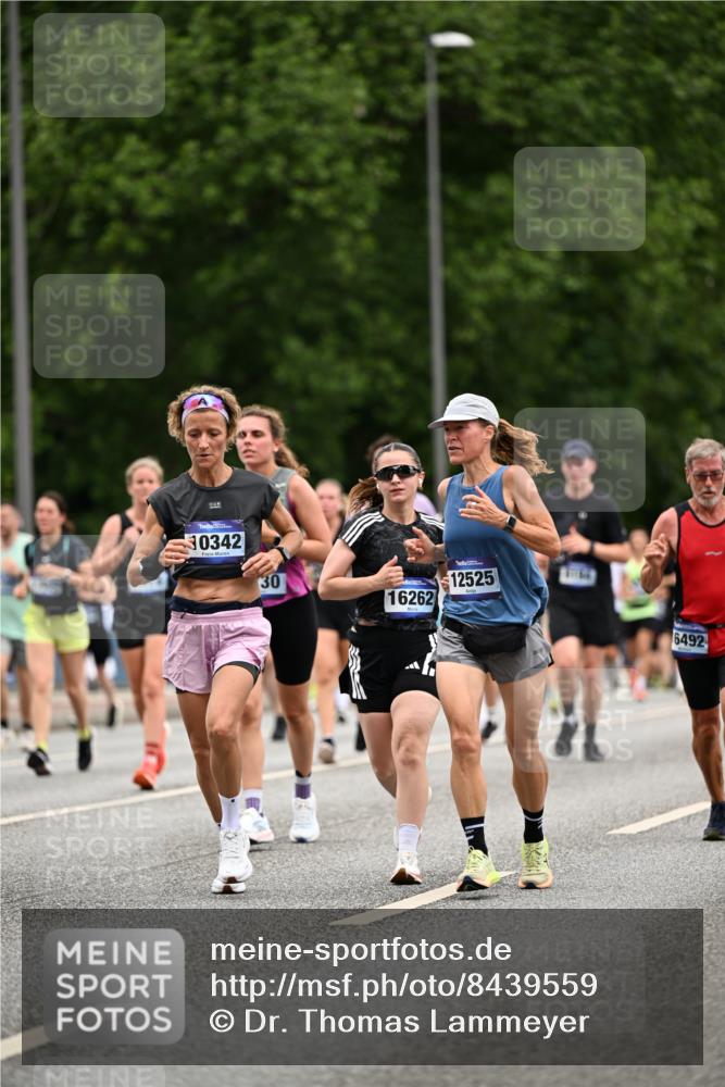 29.06.2025 - hella hamburg halbmarathon Dr. Thomas Lammeyer http://msf.ph/oto/8439559 29.06.2025 10:56:36 Kennedybrücke 1369, 1978, 1997, 3140, 3645, 4087, 4273, 4815, 5262, 5291, 6406, 6671, 6885, 6961, 6985, 7691, 7737, 7841, 8194, 8196, 8672, 9068, 9070, 9220, 9582, 9583, 9594, 9673, 9730, 10296, 10342, 10496, 10928, 11084, 11126, 11127, 11297, 11375 meine-sportfotos.de