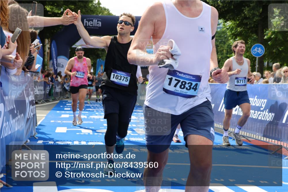29.06.2025 - hella hamburg halbmarathon Strokosch-Dieckow http://msf.ph/oto/8439560 29.06.2025 10:41:14 Ziel 1570, 3332, 3618, 4205, 4303, 4380, 5387, 5709, 6771, 6901, 7432, 8122, 9659, 9711, 10375, 12434, 12895, 13876, 16816, 17834, 18764 meine-sportfotos.de