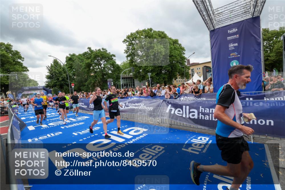 29.06.2025 - hella hamburg halbmarathon Zöllner http://msf.ph/oto/8439570 29.06.2025 10:55:44 Ziel 1120, 1143, 1834, 2955, 2982, 3037, 4897, 5021, 6924, 8255, 8618, 10212, 11039, 12483, 12515, 14365, 14909, 15896, 18064, 18190 meine-sportfotos.de